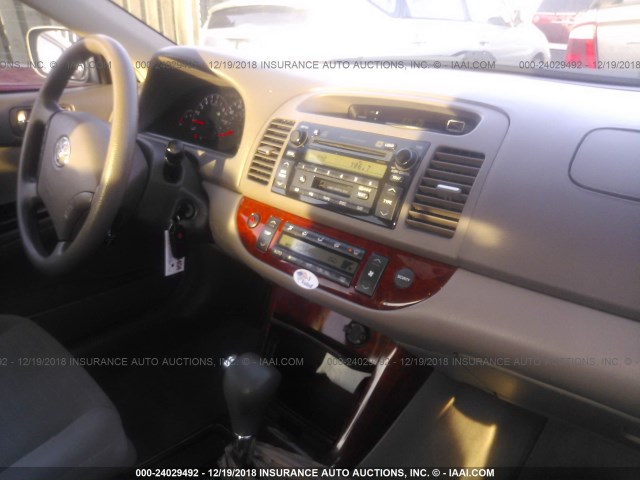 4T1BE30K85U611645 - 2005 TOYOTA CAMRY LE/XLE/SE GRAY photo 5