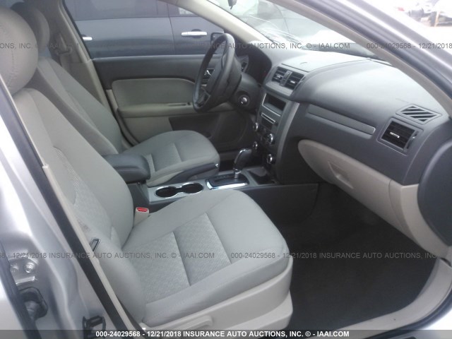 3FAHP0HAXBR235784 - 2011 FORD FUSION SE ვერცხლისფერი ფოტო 5