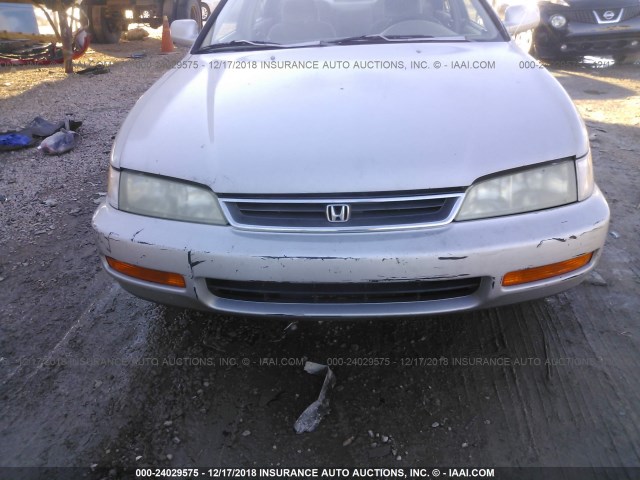 1HGCD5690TA219223 - 1996 HONDA ACCORD VALUE SILVER photo 6