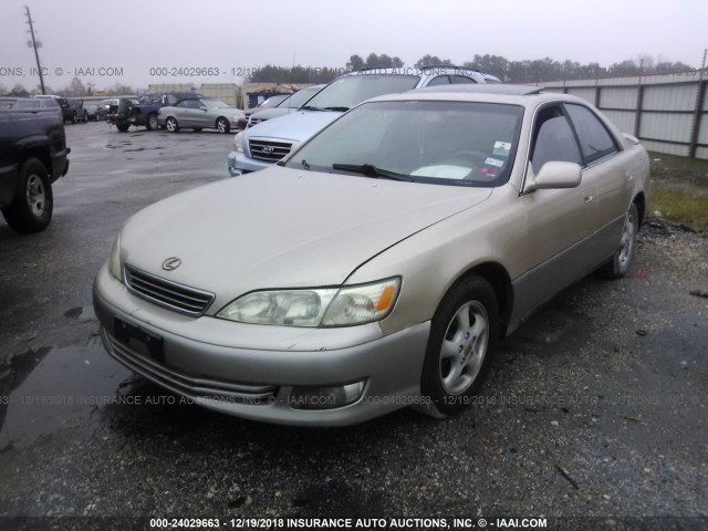 JT8BF28GXY5075631 - 2000 LEXUS ES 300 GOLD photo 2