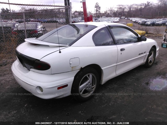 1G2JD12F927381653 - 2002 PONTIAC SUNFIRE GT WHITE photo 4