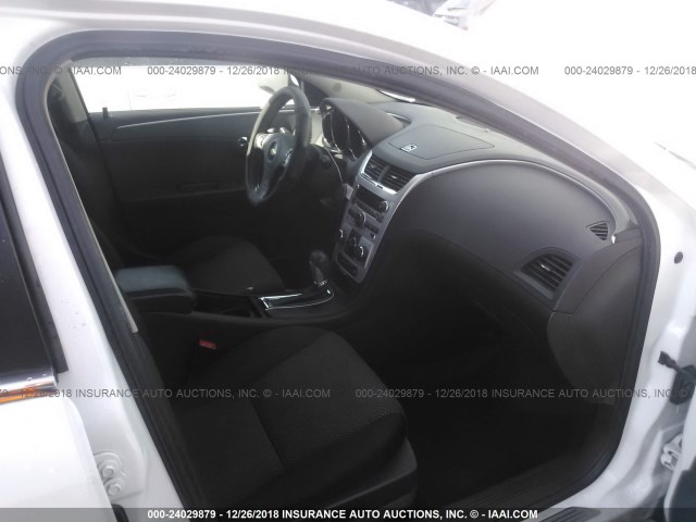 1G1ZC5EB1AF292965 - 2010 CHEVROLET MALIBU 1LT WHITE photo 5