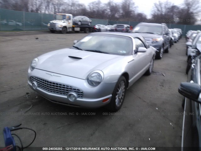 1FAHP60A44Y110279 - 2004 FORD THUNDERBIRD  SILVER photo 2