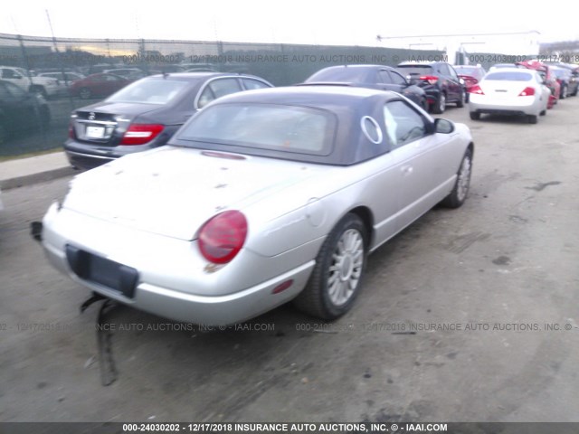 1FAHP60A44Y110279 - 2004 FORD THUNDERBIRD  SILVER photo 4