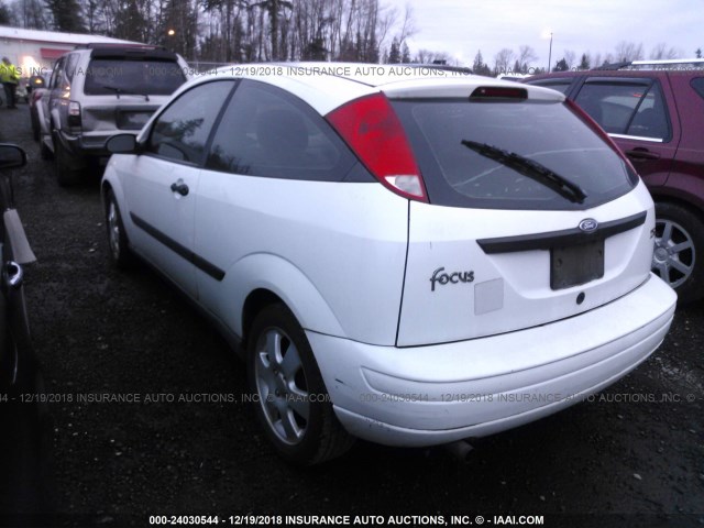 3FAFP313X1R107841 - 2001 FORD FOCUS ZX3 WHITE photo 3