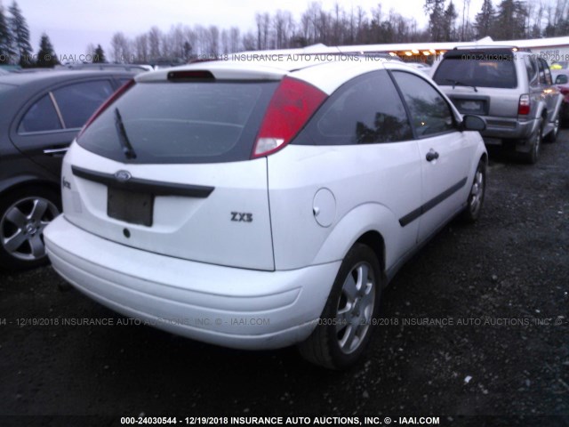 3FAFP313X1R107841 - 2001 FORD FOCUS ZX3 WHITE photo 4