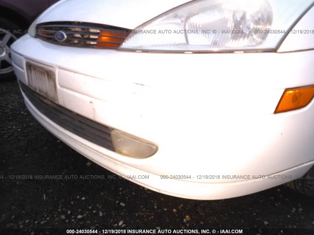 3FAFP313X1R107841 - 2001 FORD FOCUS ZX3 WHITE photo 6