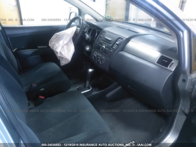 3N1BC1APXAL368985 - 2010 NISSAN VERSA S/SL GRAY photo 5