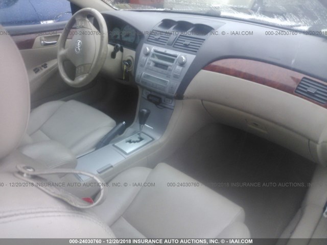 4T1FA38P56U079298 - 2006 TOYOTA CAMRY SOLARA SE/SLE WHITE photo 5