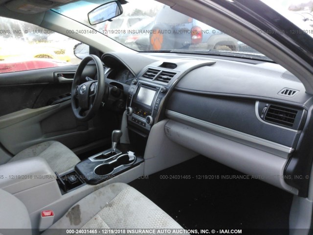 4T1BF1FK8EU428321 - 2014 TOYOTA CAMRY L/SE/LE/XLE შავი ფოტო 5