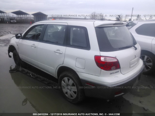 JA4LX31F65U007199 - 2005 MITSUBISHI OUTLANDER LS WHITE photo 3