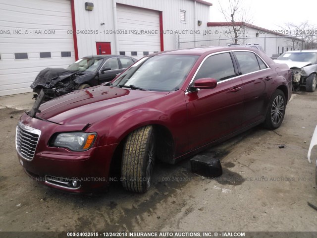 2C3CCAGG8EH125476 - 2014 CHRYSLER 300 S RED photo 2