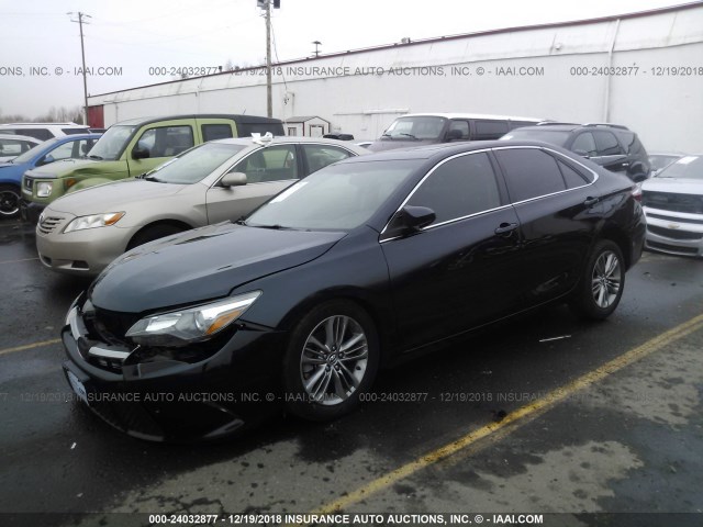4T1BF1FK4FU075366 - 2015 TOYOTA CAMRY LE/XLE/SE/XSE BLACK photo 2