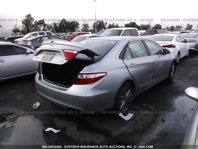 4T1BF1FK9FU071961 - 2015 TOYOTA CAMRY LE/XLE/SE/XSE ვერცხლისფერი ფოტო 4