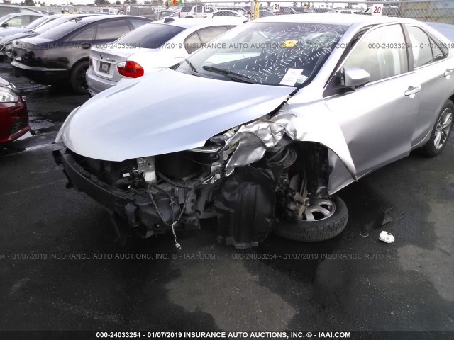 4T1BF1FK9FU071961 - 2015 TOYOTA CAMRY LE/XLE/SE/XSE ვერცხლისფერი ფოტო 6