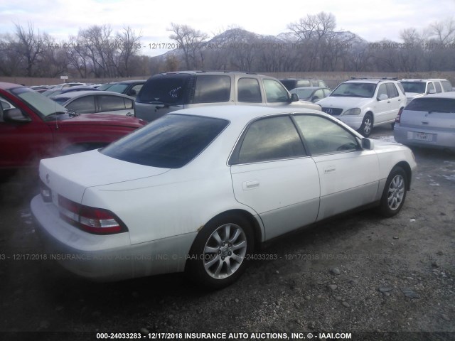 JT8BF28G410299190 - 2001 LEXUS ES 300 WHITE photo 4