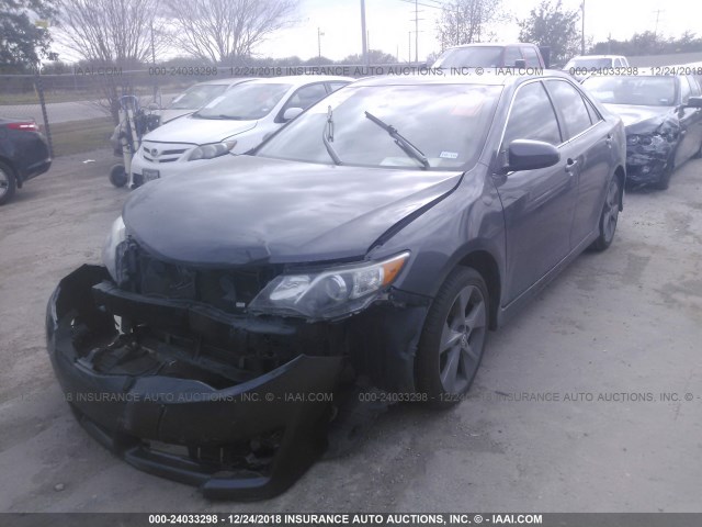 4T1BF1FK5EU468646 - 2014 TOYOTA CAMRY L/SE/LE/XLE 灰色 照片 2