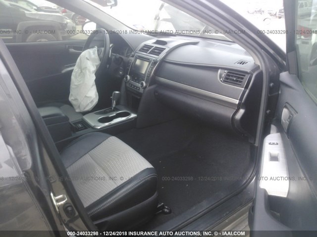 4T1BF1FK5EU468646 - 2014 TOYOTA CAMRY L/SE/LE/XLE 灰色 照片 5
