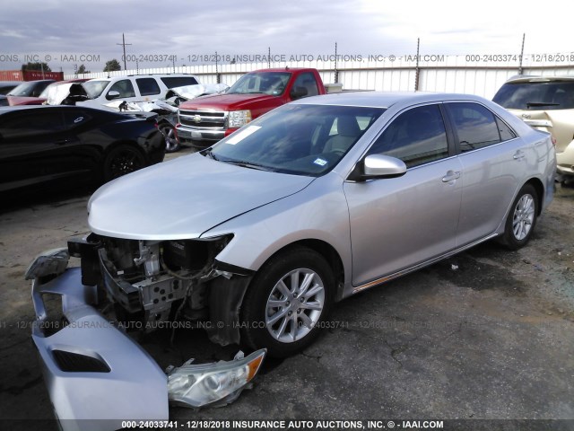 4T4BF1FK0CR217911 - 2012 TOYOTA CAMRY SE/LE/XLE SILVER photo 2