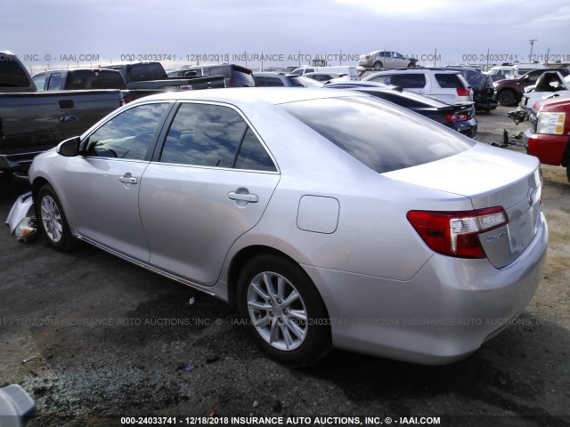 4T4BF1FK0CR217911 - 2012 TOYOTA CAMRY SE/LE/XLE SILVER photo 3