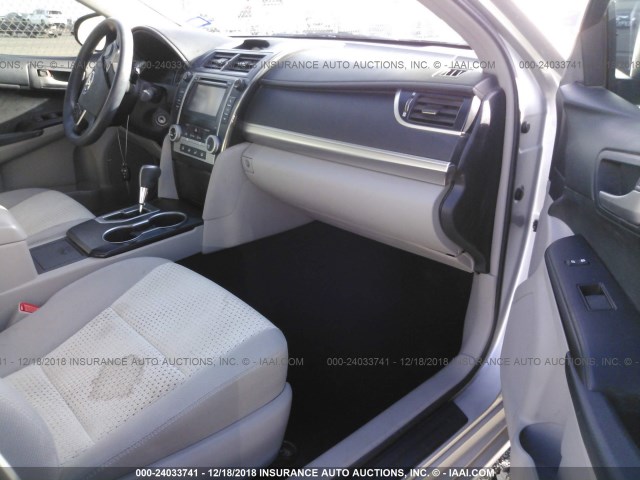 4T4BF1FK0CR217911 - 2012 TOYOTA CAMRY SE/LE/XLE SILVER photo 5