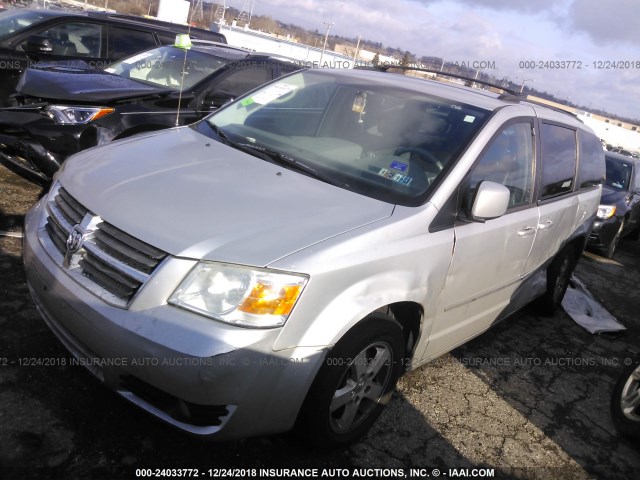 2D4RN5D15AR331708 - 2010 DODGE GRAND CARAVAN SXT SILVER photo 2