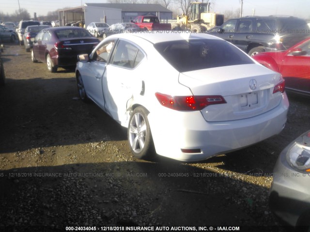 19VDE1F75DE013894 - 2013 ACURA ILX 20 TECH WHITE photo 3