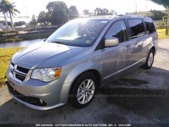 2C4RDGCG2JR240090 - 2018 DODGE GRAND CARAVAN SXT SILVER photo 2