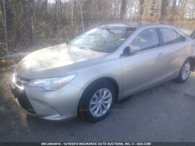 4T4BF1FK0FR446450 - 2015 TOYOTA CAMRY LE/XLE/SE/XSE TAN photo 2