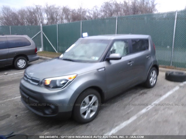 KNDJN2A2XJ7566001 - 2018 KIA SOUL GRAY photo 2