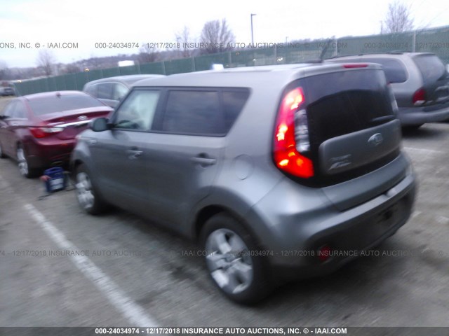 KNDJN2A2XJ7566001 - 2018 KIA SOUL GRAY photo 3