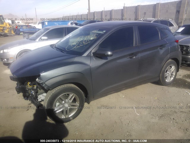 KM8K12AA6JU125583 - 2018 HYUNDAI KONA SE GRAY photo 2