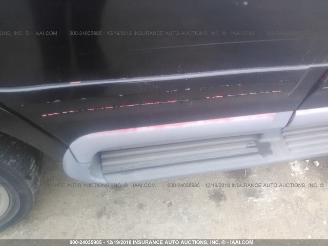 5LMPU28L1WLJ20208 - 1998 LINCOLN NAVIGATOR 黑色 照片 6