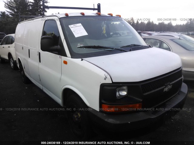 1GCFG15X451267046 - 2005 CHEVROLET EXPRESS G1500  WHITE photo 1