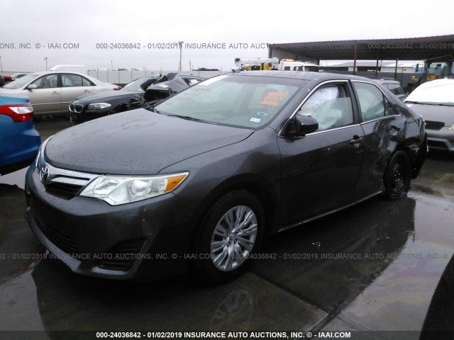 4T4BF1FK6DR323247 - 2013 TOYOTA CAMRY L/SE/LE/XLE 灰色 照片 2