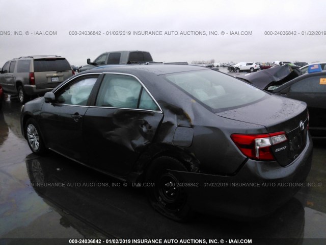 4T4BF1FK6DR323247 - 2013 TOYOTA CAMRY L/SE/LE/XLE 灰色 照片 3