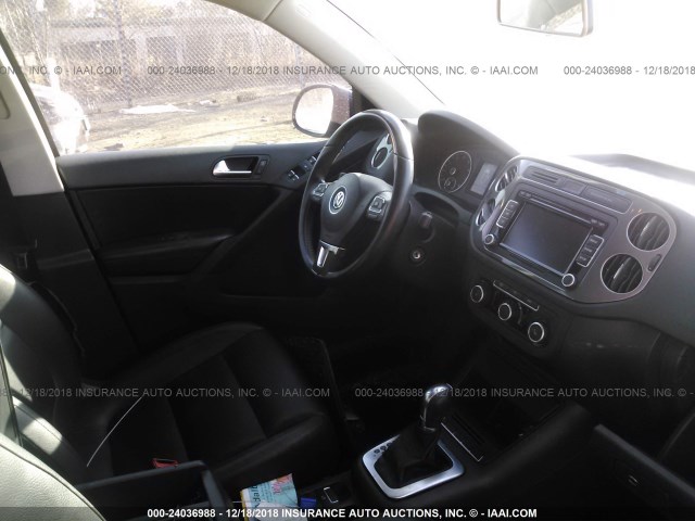 WVGBV7AX4CW546621 - 2012 VOLKSWAGEN TIGUAN S/SE/SEL BLACK photo 5