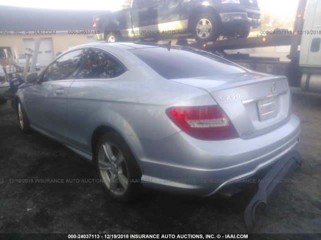 WDDGJ4HB2DG021802 - 2013 MERCEDES-BENZ C 250 SILVER photo 3