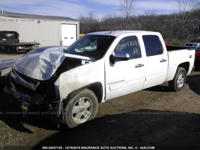 2GCEK133681194383 - 2008 CHEVROLET SILVERADO K1500 WHITE photo 2