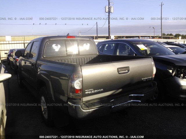 5TFJU4GNXCX021225 - 2012 TOYOTA TACOMA DOUBLE CAB PRERUNNER GRAY photo 3