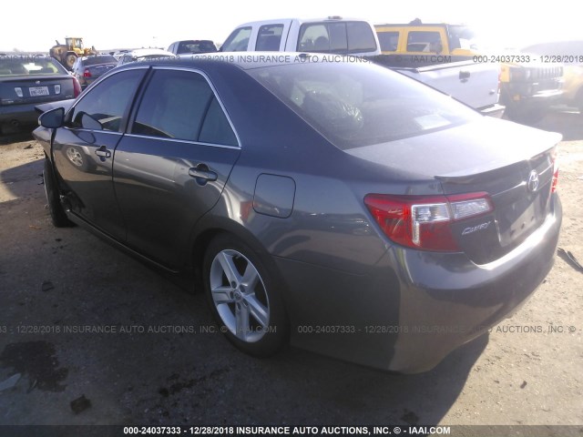 4T1BF1FK0CU122405 - 2012 TOYOTA CAMRY SE/LE/XLE 灰色 照片 3