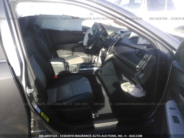 4T1BF1FK0CU122405 - 2012 TOYOTA CAMRY SE/LE/XLE 灰色 照片 5