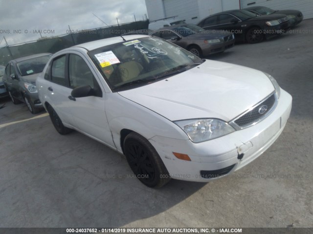 1FAFP34NX7W162292 - 2007 FORD FOCUS ZX4/S/SE/SES WHITE photo 1