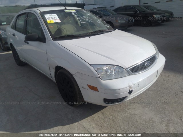 1FAFP34NX7W162292 - 2007 FORD FOCUS ZX4/S/SE/SES WHITE photo 6