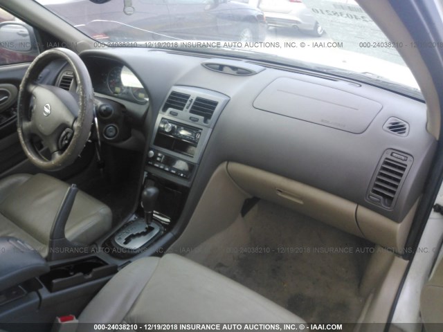 JN1DA31A42T321227 - 2002 NISSAN MAXIMA GLE/SE WHITE photo 5