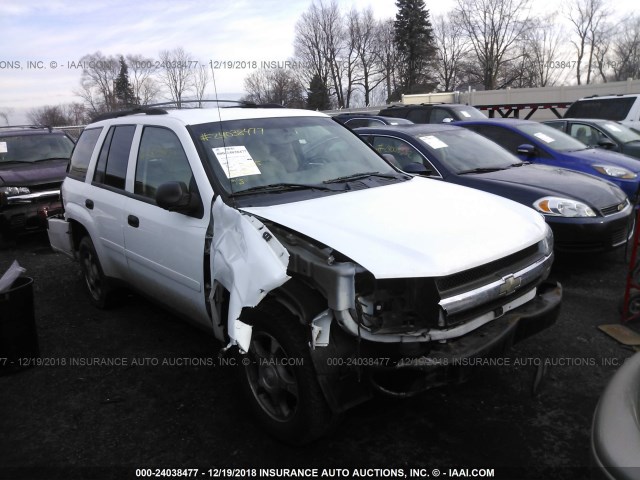 1GNDT13S882157942 - 2008 CHEVROLET TRAILBLAZER LS/LT WHITE photo 1