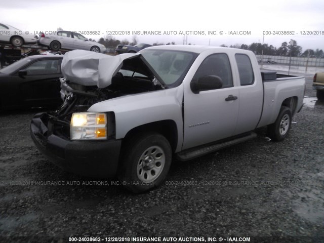 1GCSCPEX8AZ131236 - 2010 CHEVROLET SILVERADO C1500 SILVER photo 2