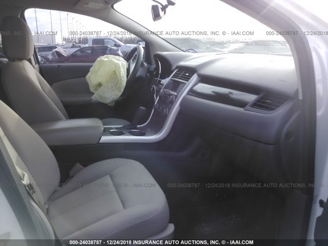 2FMDK3G92DBA44003 - 2013 FORD EDGE SE WHITE photo 5