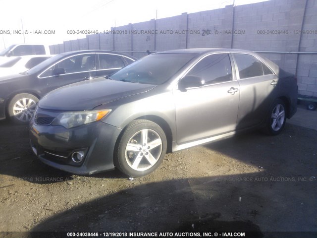 4T1BF1FK4EU421267 - 2014 TOYOTA CAMRY L/SE/LE/XLE 灰色 照片 2