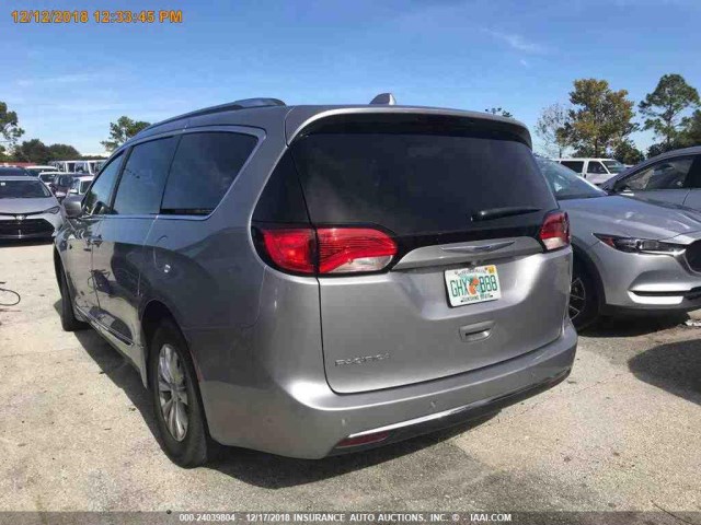 2C4RC1BG6JR110735 - 2018 CHRYSLER PACIFICA TOURING L GRAY photo 11